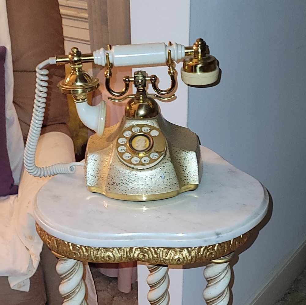 🌟 VINTAGE  GORGEOUS GOLD ROTARY PHONE DECORATIVE PIECE 🌟